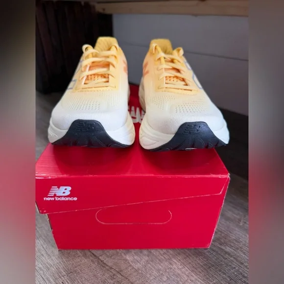 Women's New Balance 1080 - Picture 4 of 5